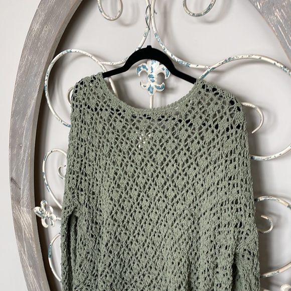 sweater - Picture 3 of 4